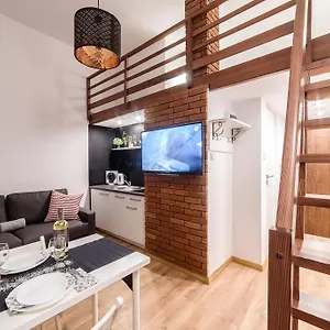 2 Nights - Great Location, Right Next To Main Rail And Bus Station, 10 Min To Main Square By Foot 3*, Krasków Πολωνία